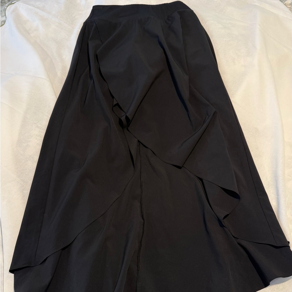 HALARA Black A-Line Ruffle Midi Skirt